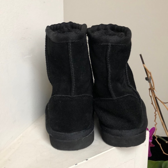 The Children’s Place Black Boots - Picture 3 of 5